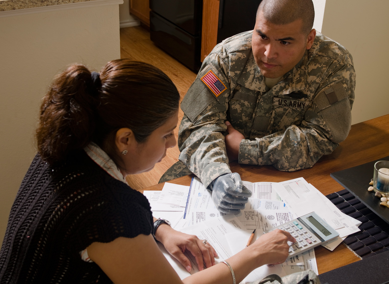 operation-homefront-wounded-warrior-prosthetic-hand.jpg
